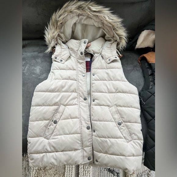 Two H&M vests - Picture 4 of 11